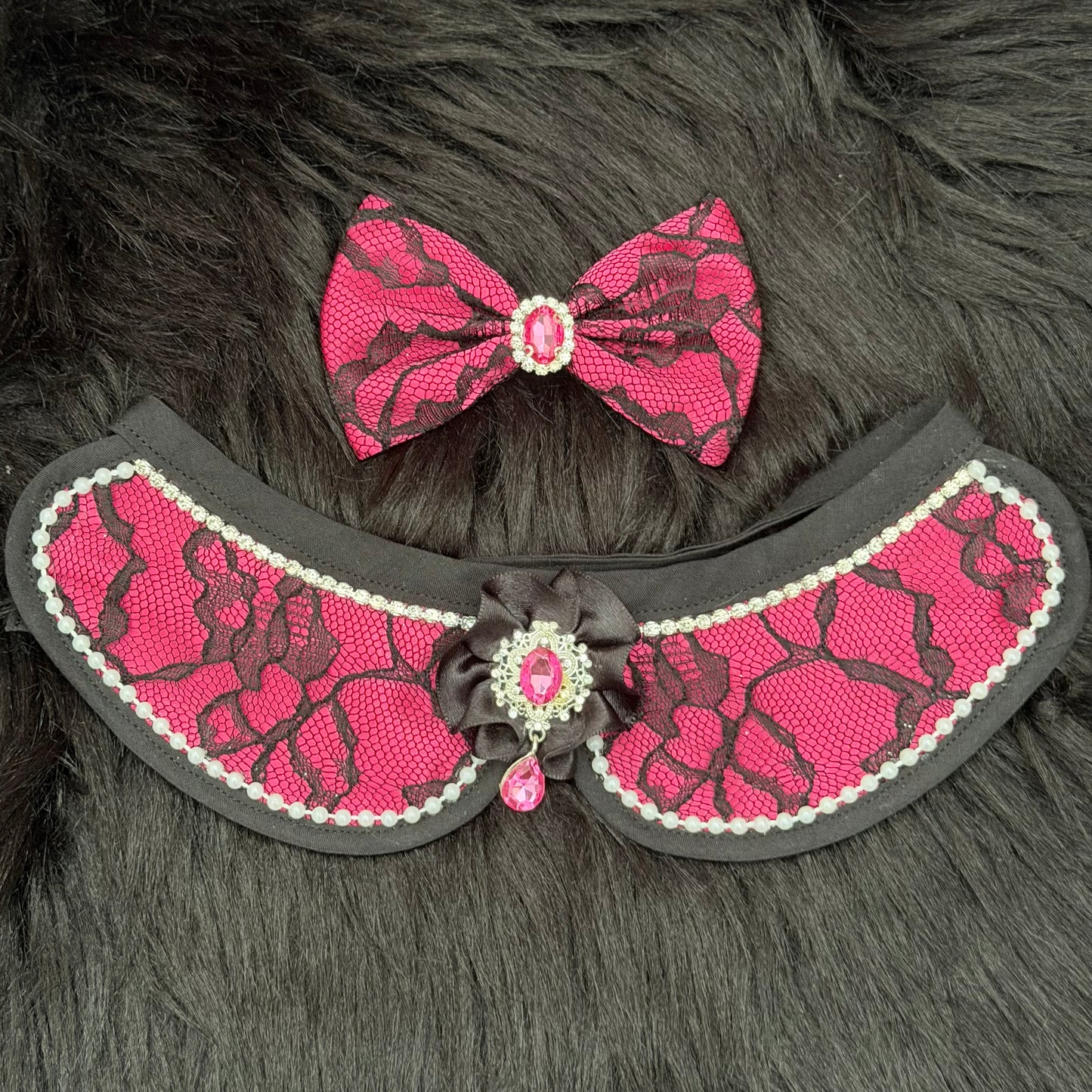 Collar Vintage Style Satin/Black Lace Overlay