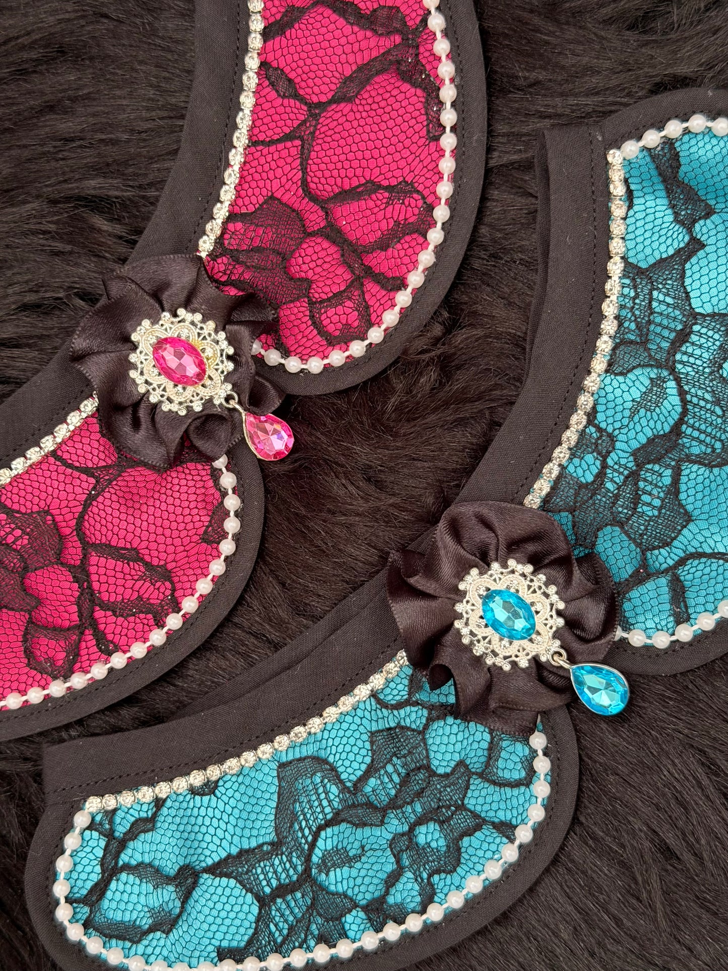 Collar Vintage Style Satin/Black Lace Overlay