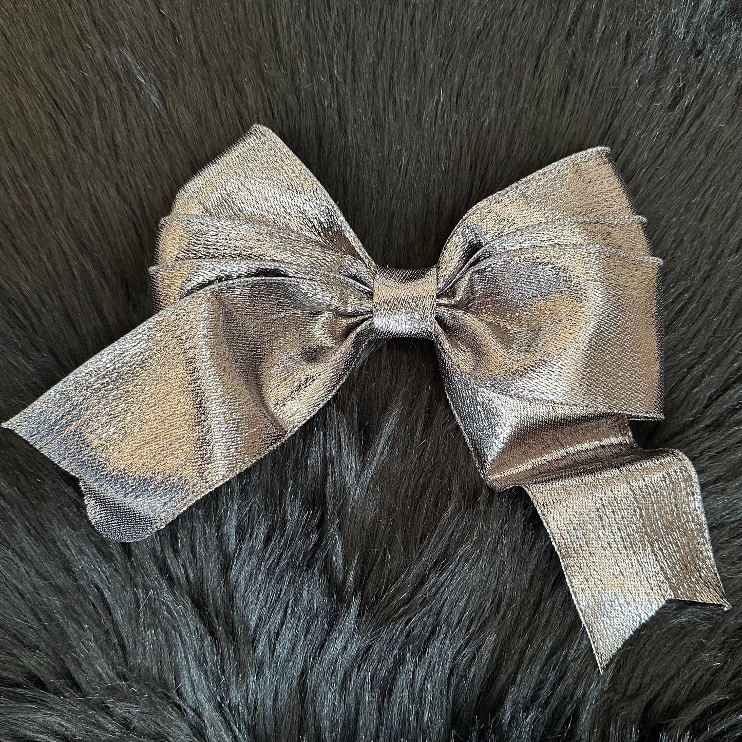 Bella V Bow Metallic Pewter