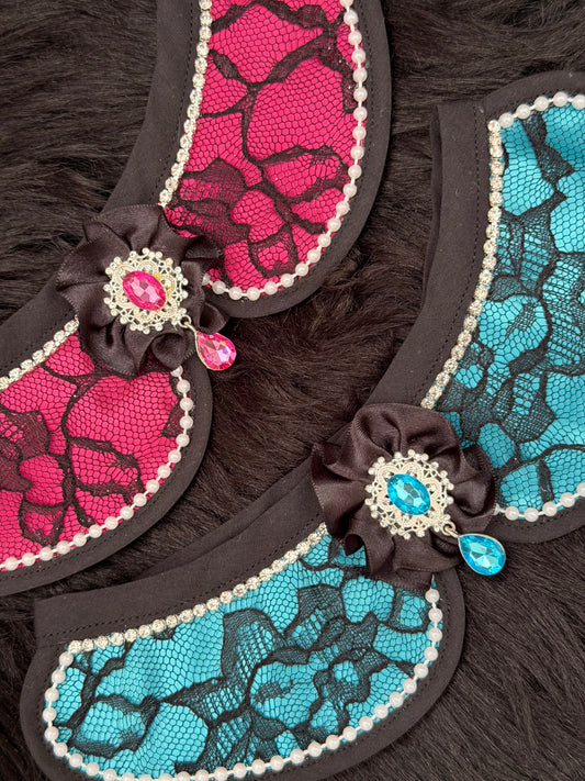 Collar Vintage Style Satin/Black Lace Overlay