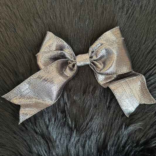 Bella V Bow Metallic Pewter